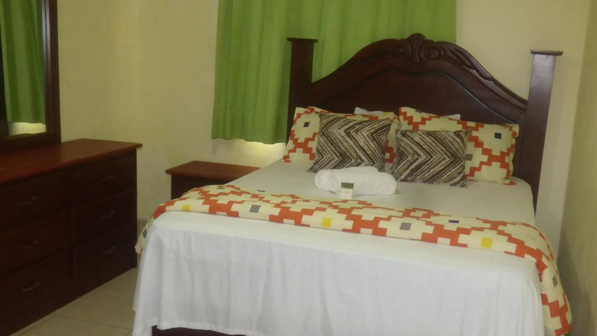 Hotel Enrique I Gazcue, Bed And Breakfast سانتو دومينجو بيت شباب