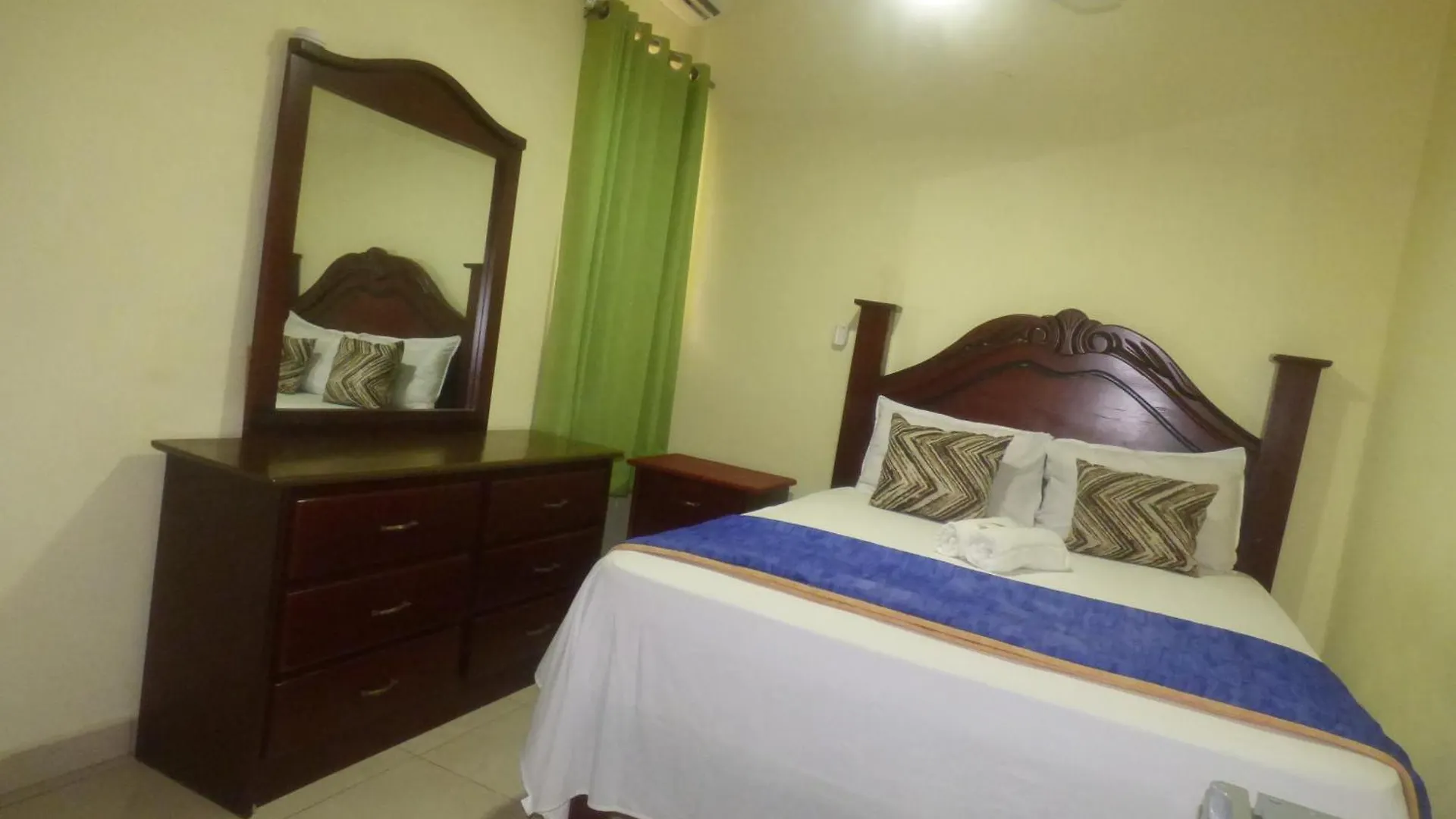 Hotel Enrique I Gazcue, Bed And Breakfast سانتو دومينجو 0*,