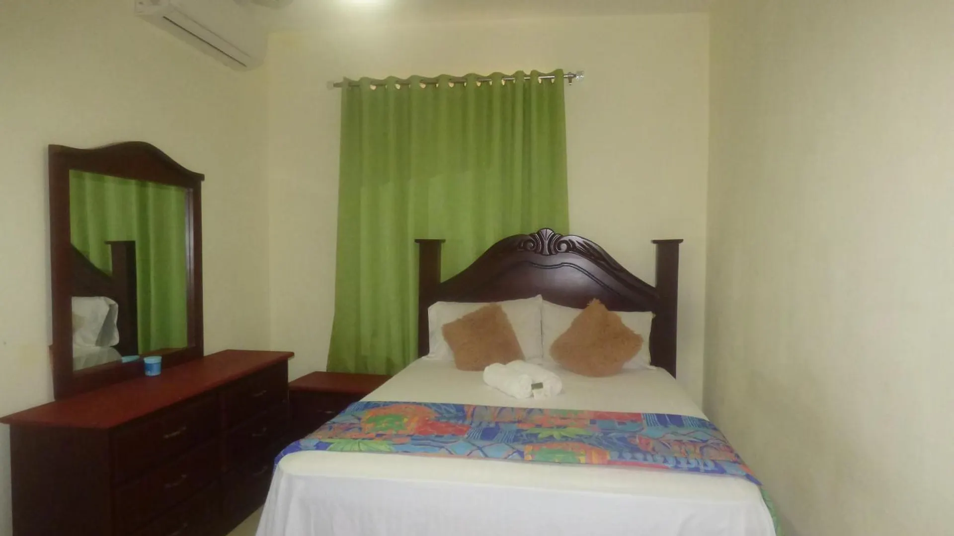 Hostel Hotel Enrique I Gazcue, Bed And Breakfast Santo Domingo