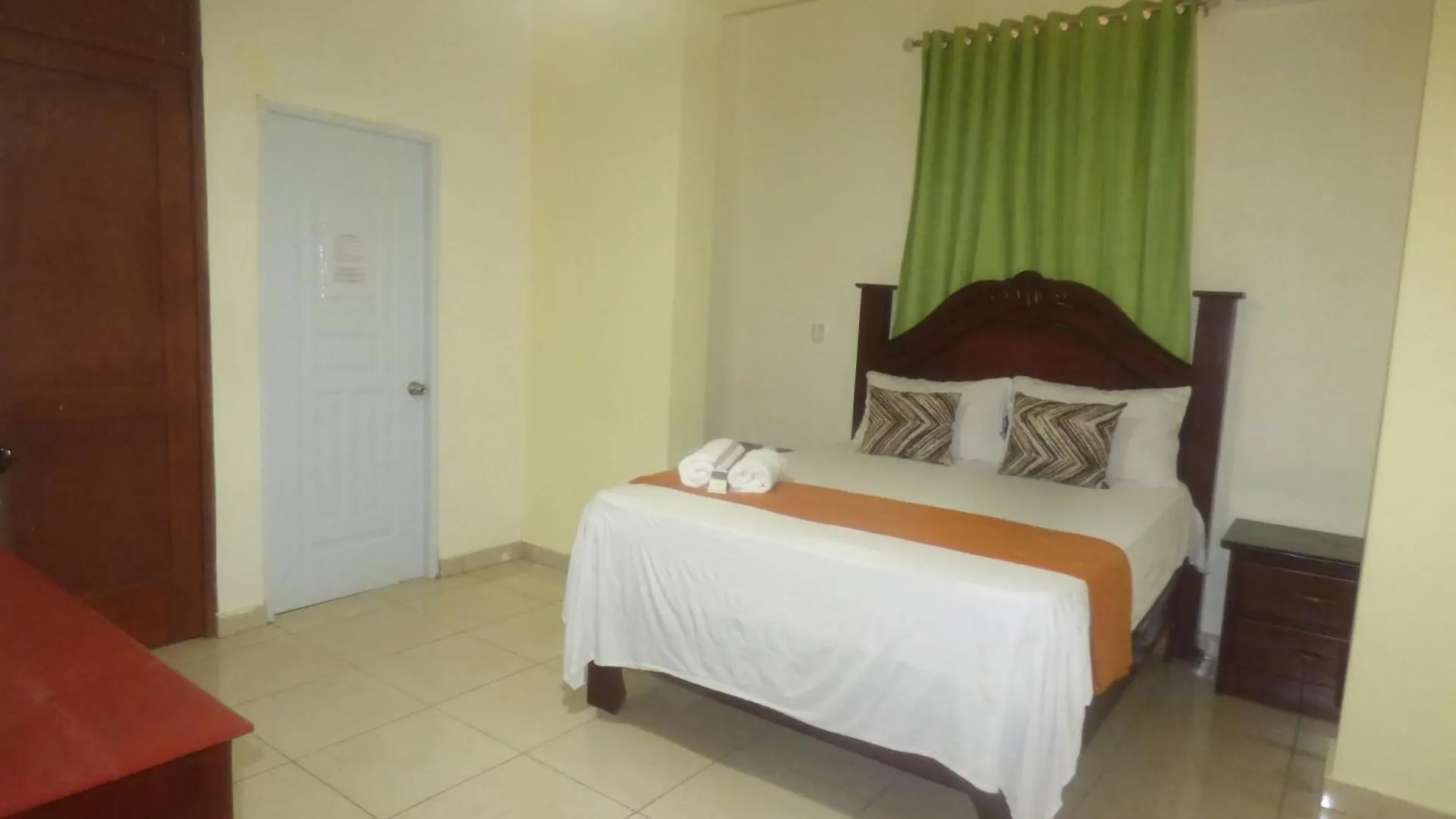 Hostel Hotel Enrique I Gazcue, Bed And Breakfast Santo Domingo