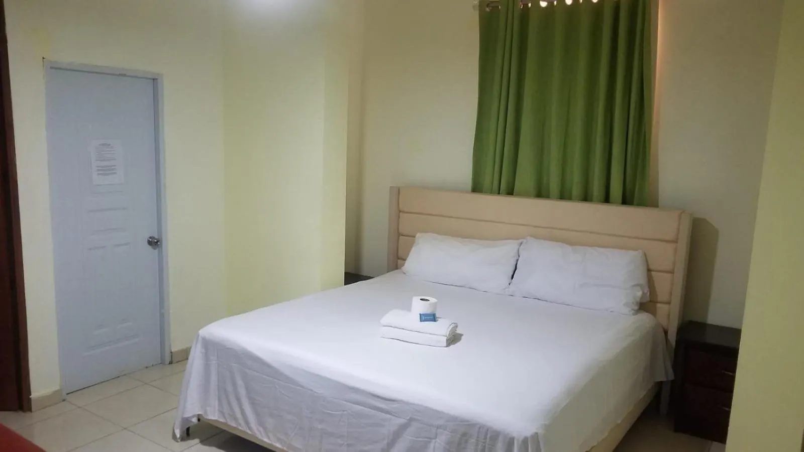 Hostel Hotel Enrique I Gazcue, Bed And Breakfast Santo Domingo